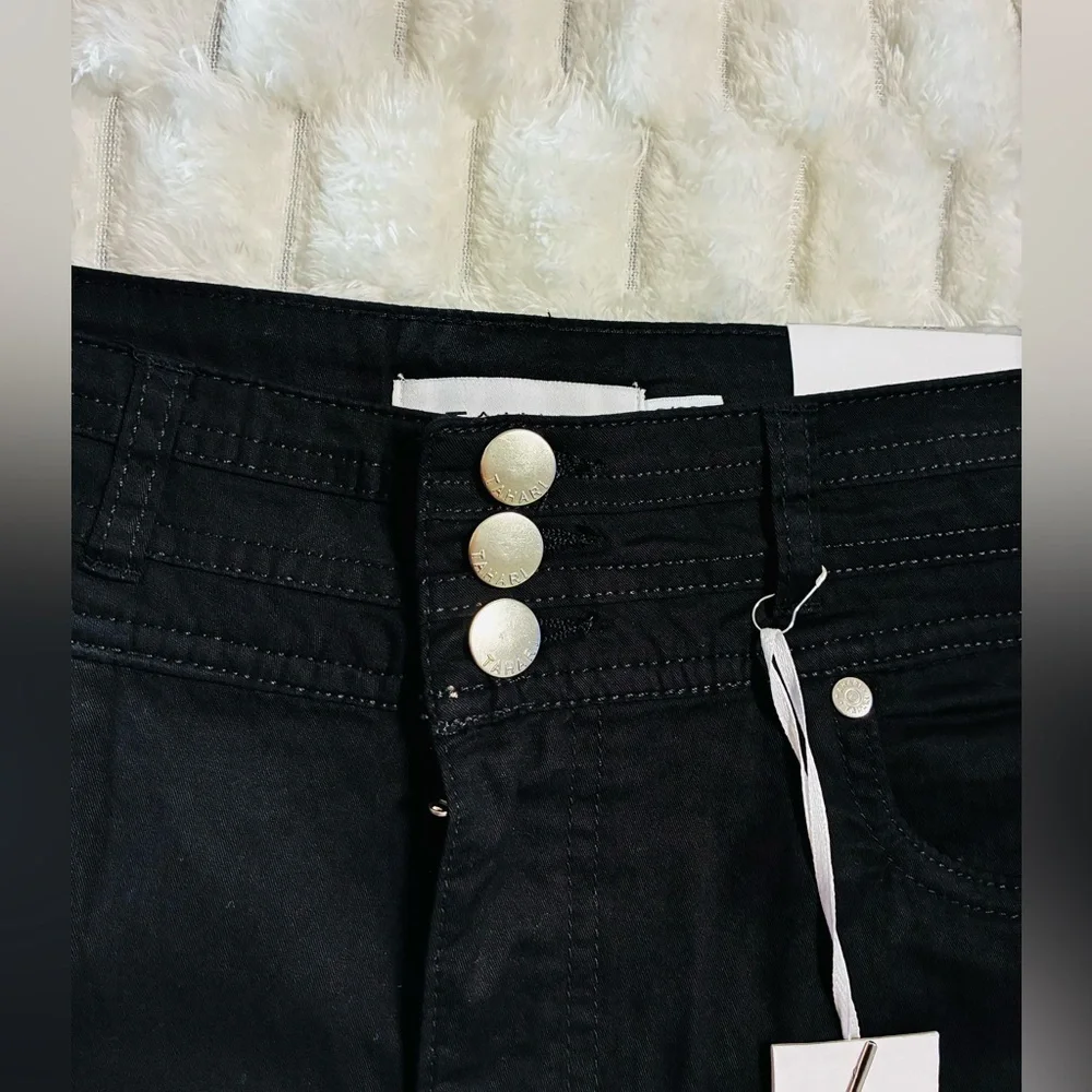 Tahari Black Bermuda Shorts - Size 6/28